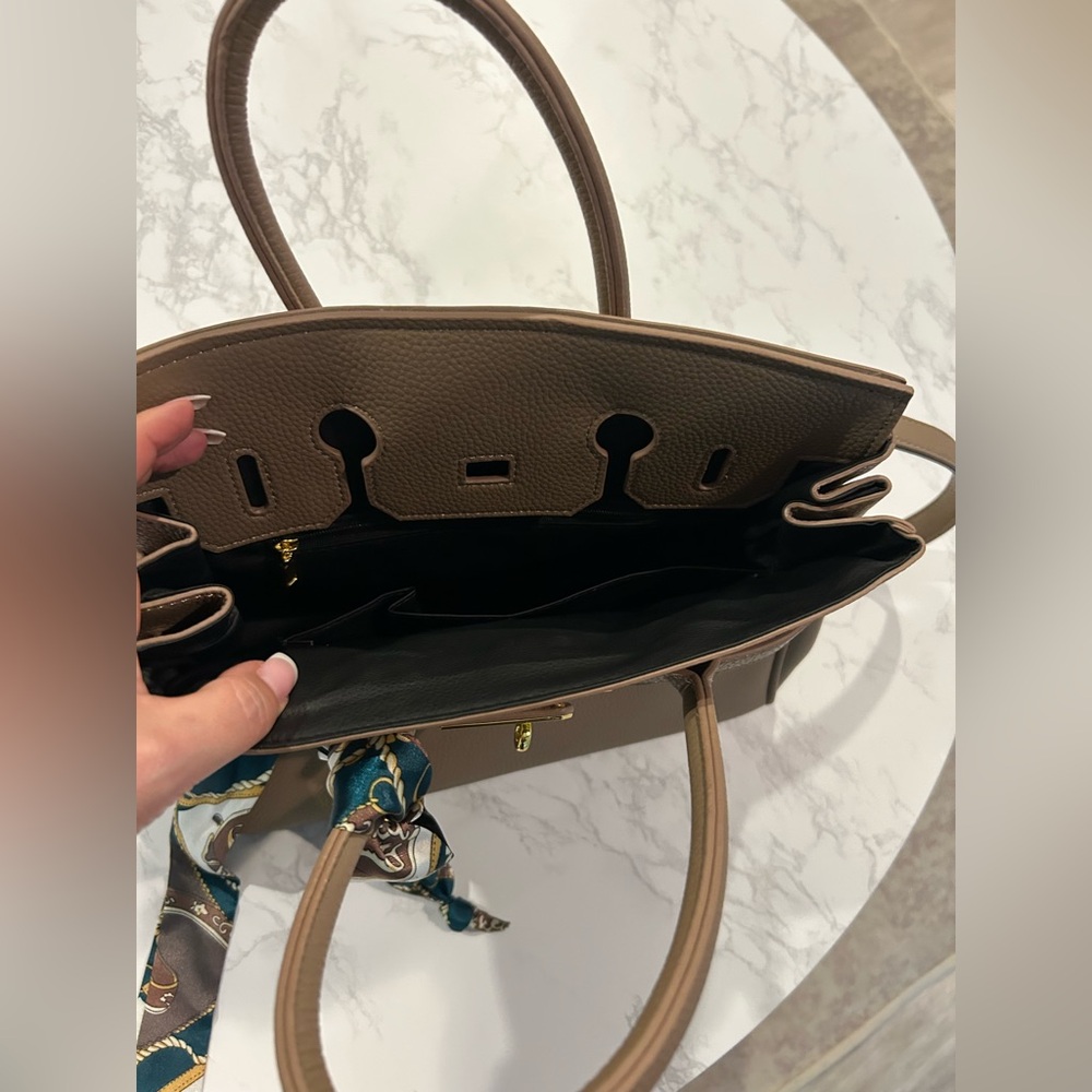 Elegant Tan Shoulder Bag - Picture 5 of 5